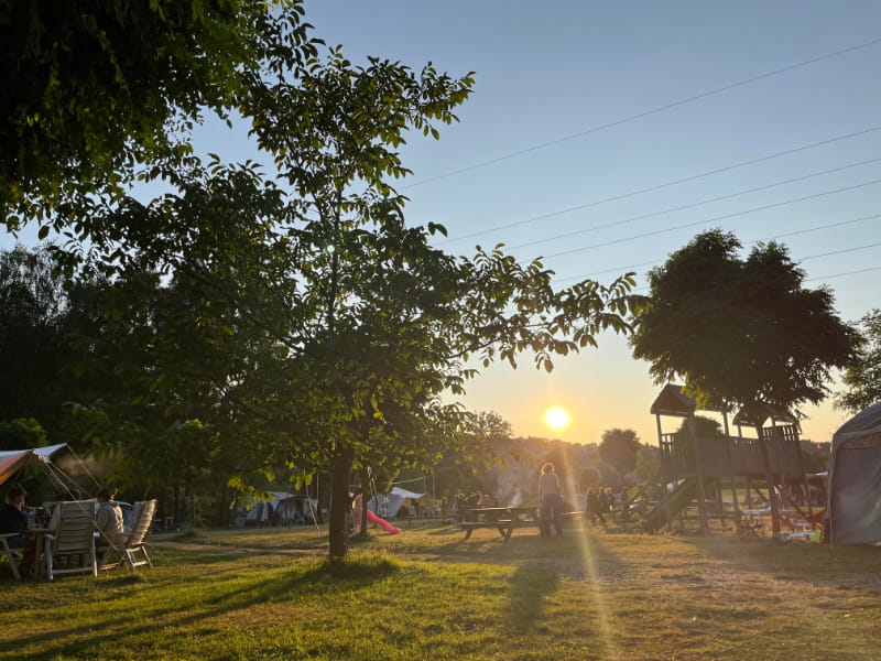 Camping Les Trexons Speelveld Zonsondergang